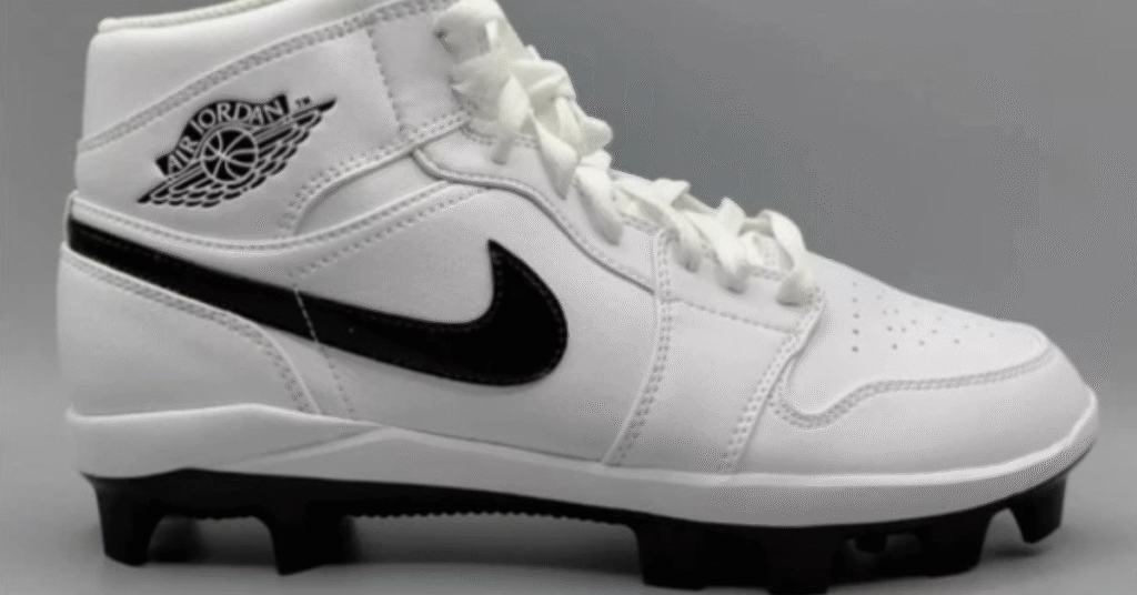 Nike Air Jordan 1 Retro MCS White Black “Panda” men’s baseball cleats with durable upper and MCS plate for traction.